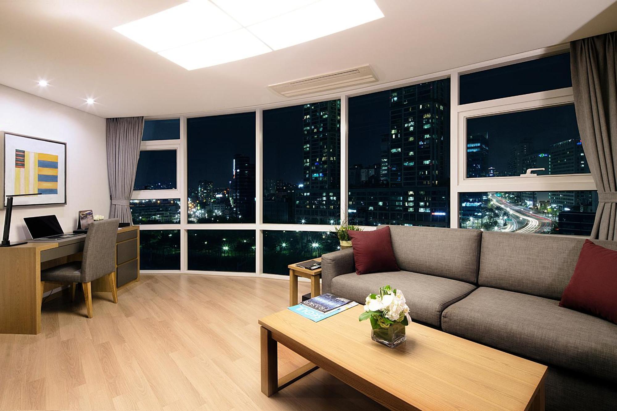 Super Deluxe Two-Bedroom Apartment,653728851:JPEG